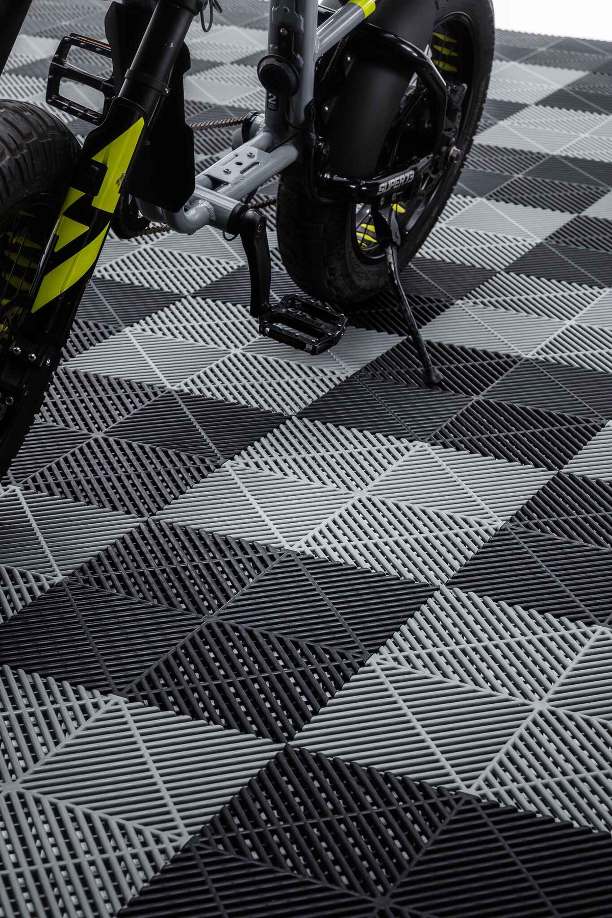 Interlocking Products 15.75" x 15.75" Interlocking Tiles