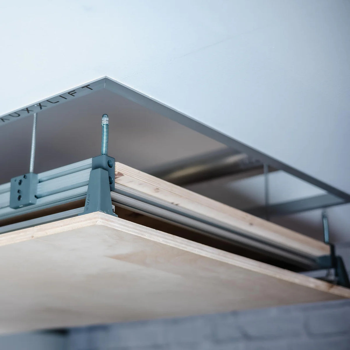 Auxx Lift The Attic-Lift