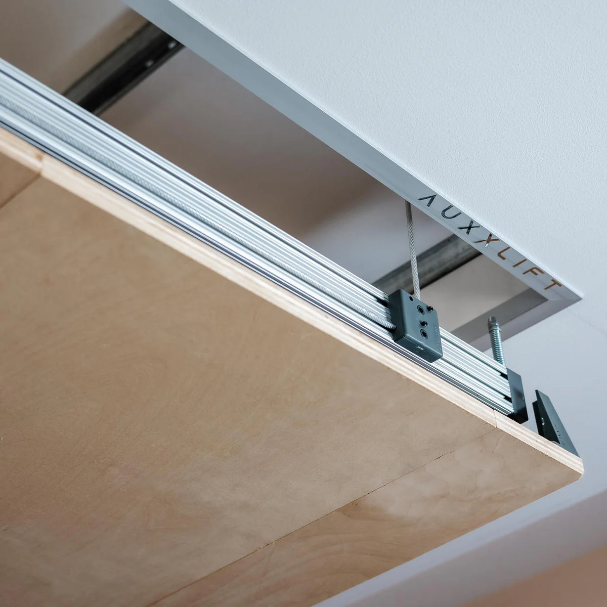 Auxx Lift The Attic-Lift
